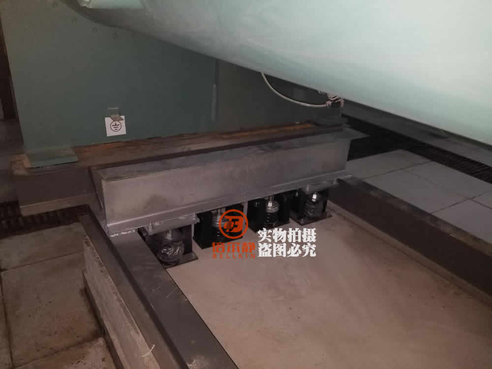 “冷水机组减震器”/